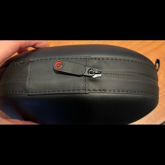 Selling beats headphone case - Picture 3 of 6